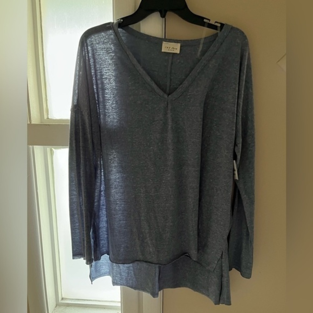 NWT 1.4.3. Story by Line Up Blue l/S hi low tunic v neck.